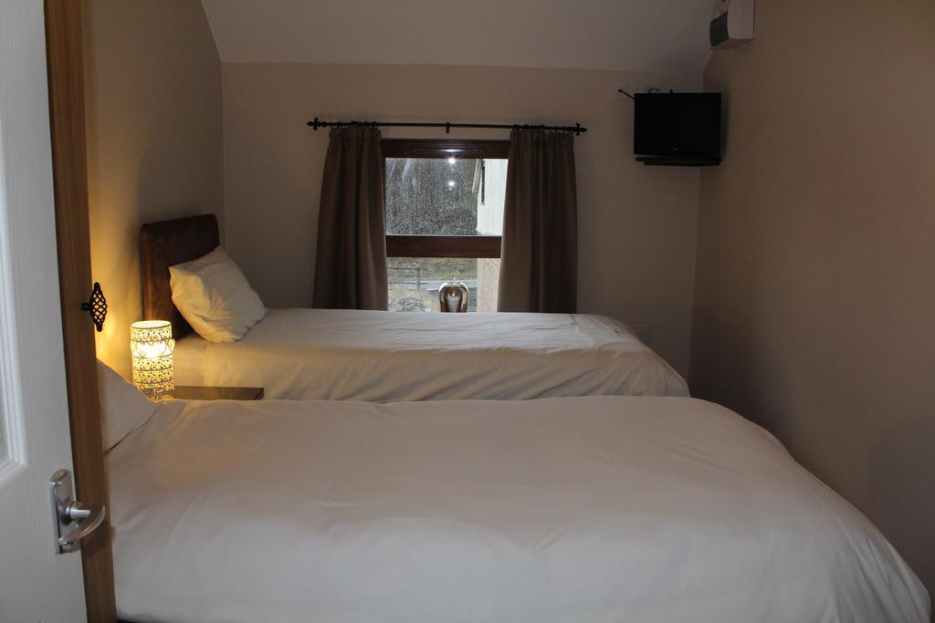 The Nags Head Tredegar Bed and Breakfast Nant-y-bwch Buitenkant foto